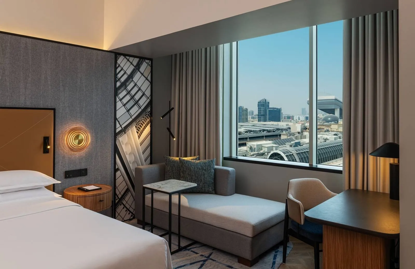 Sheraton Mall of the Emirates Hotel, Dubai 5*