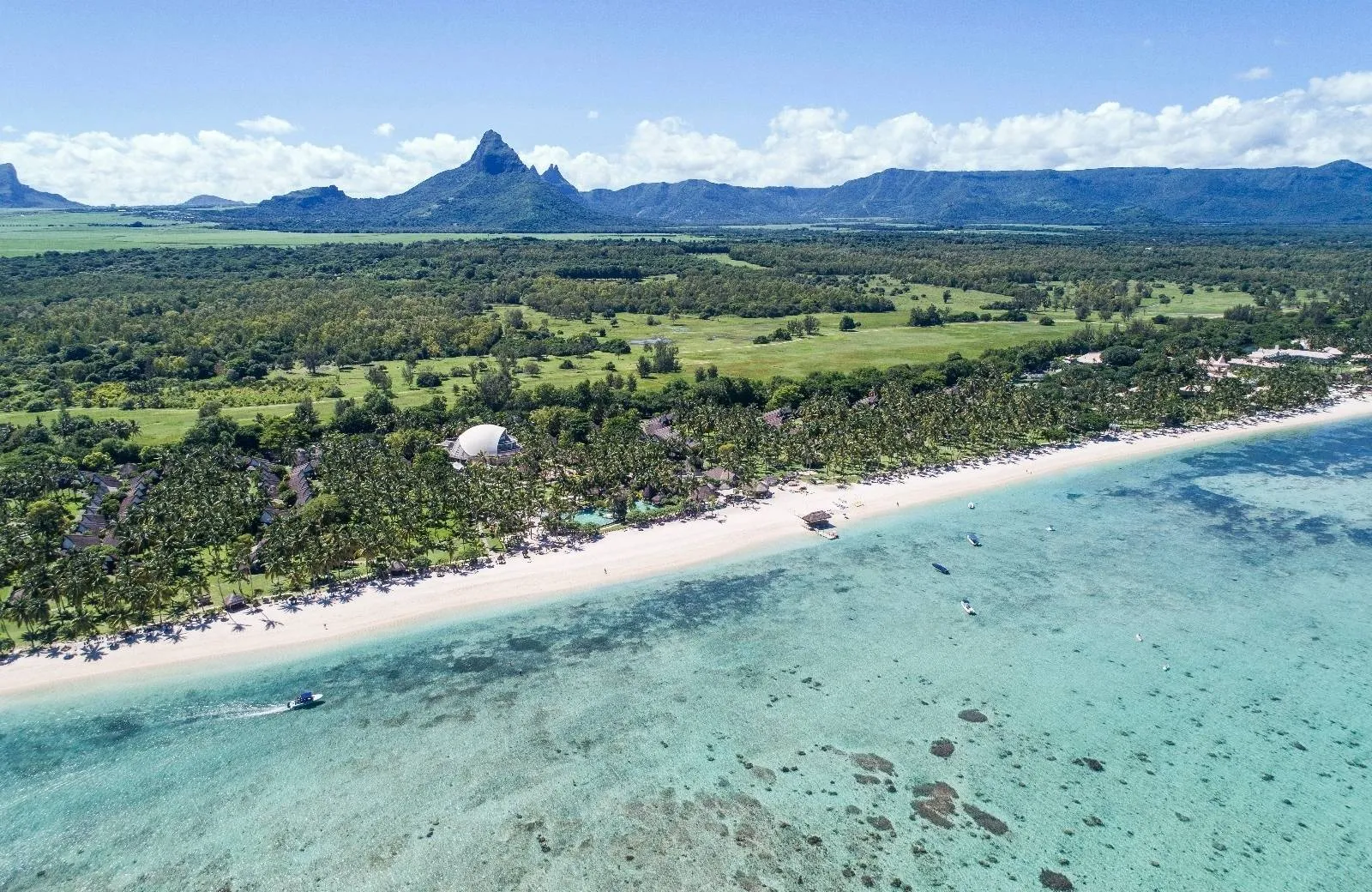 La Pirogue, A Sunlife Resort 4*