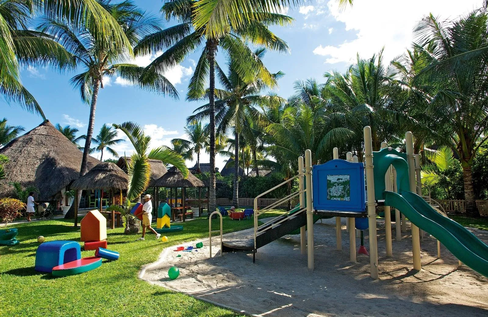 La Pirogue, A Sunlife Resort 4*