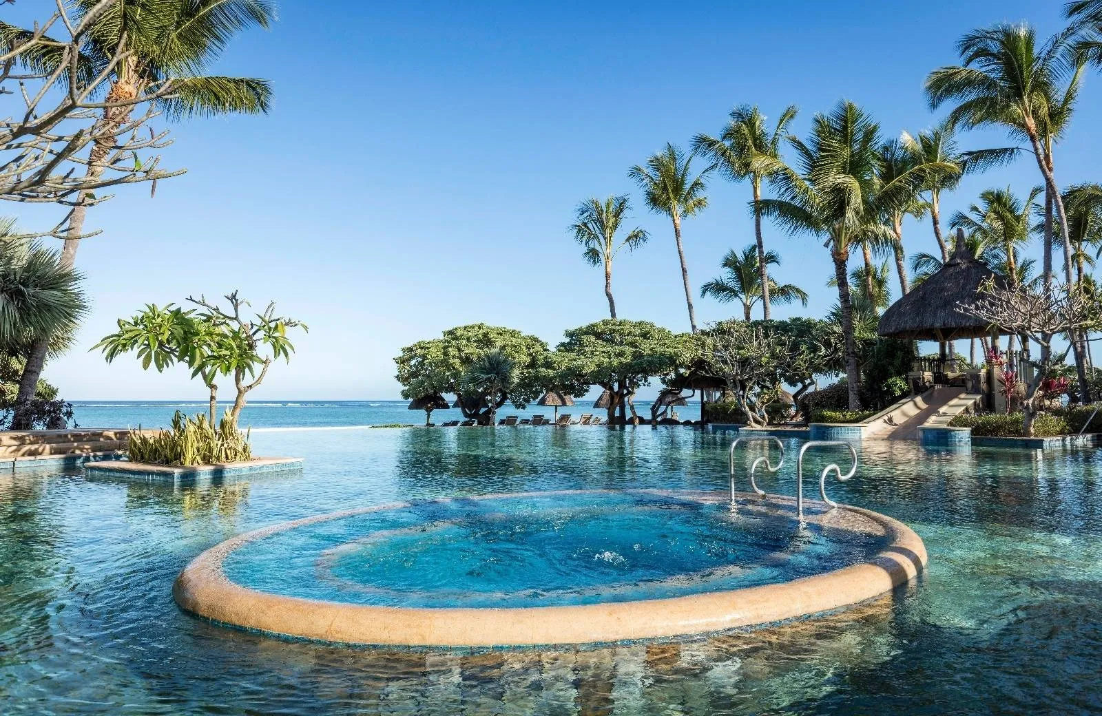 La Pirogue, A Sunlife Resort 4*