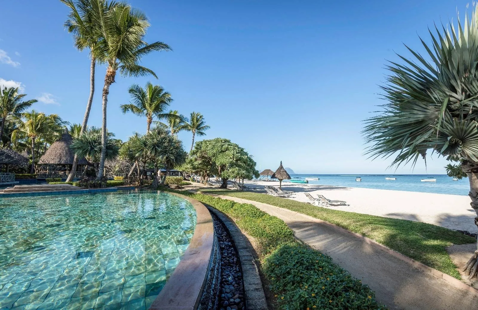 La Pirogue, A Sunlife Resort 4*