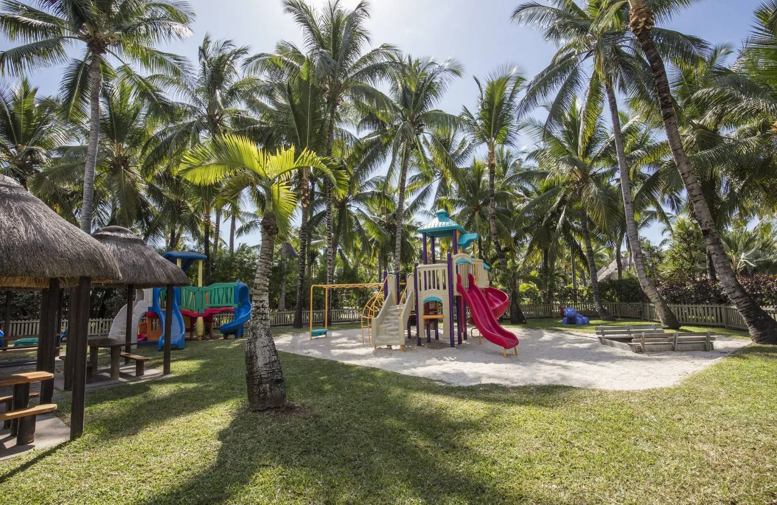 La Pirogue, A Sunlife Resort 4*