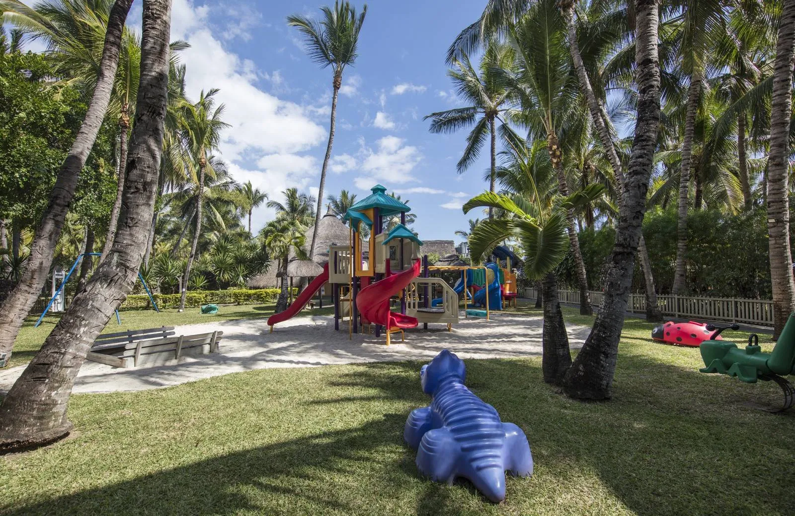 La Pirogue, A Sunlife Resort 4*