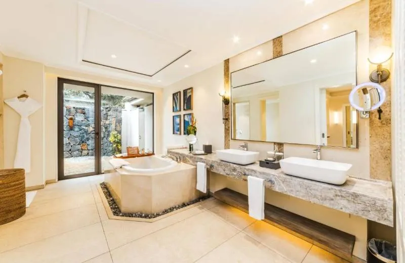 Maradiva Villas Resort & Spa 5*