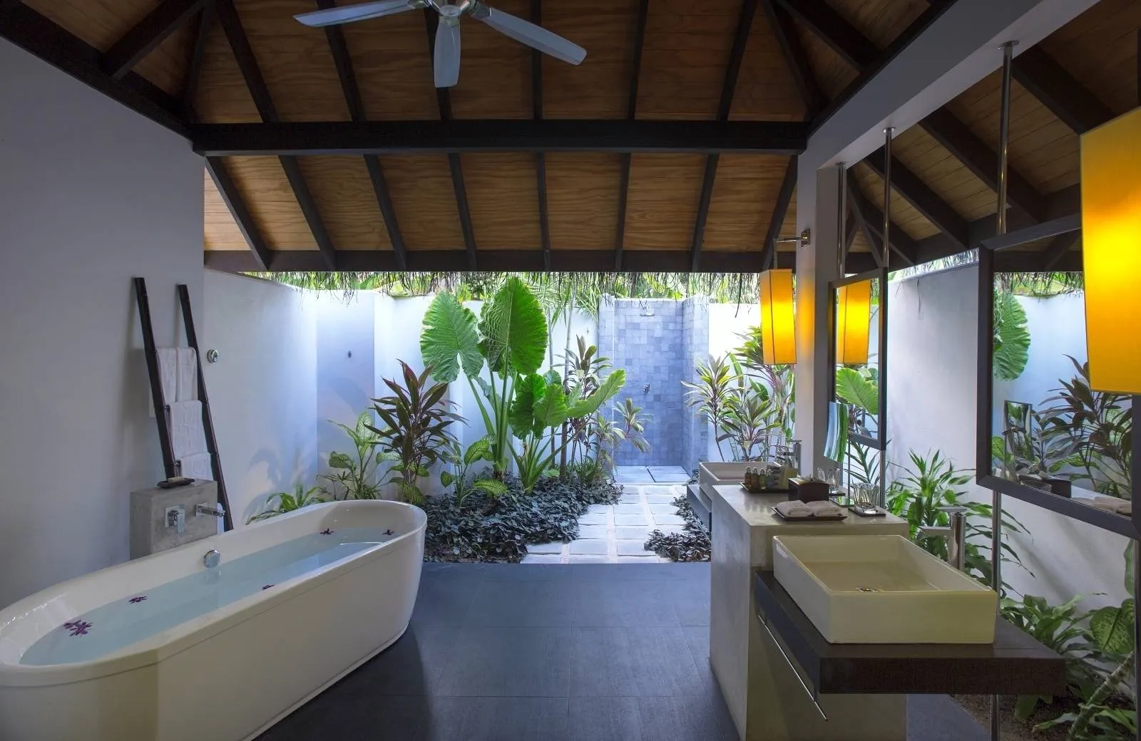 Velassaru Maldives 5*