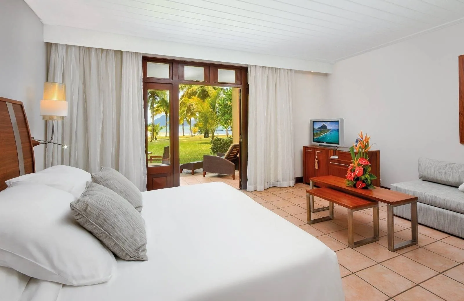 Paradis Beachcomber Golf Resort & Spa 5*