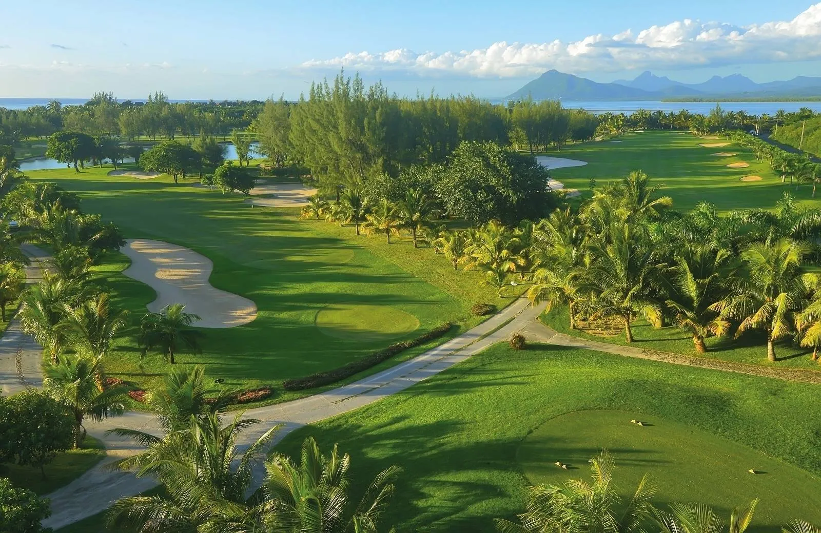 Paradis Beachcomber Golf Resort & Spa 5*