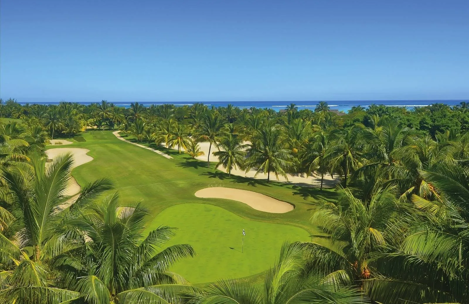 Paradis Beachcomber Golf Resort & Spa 5*