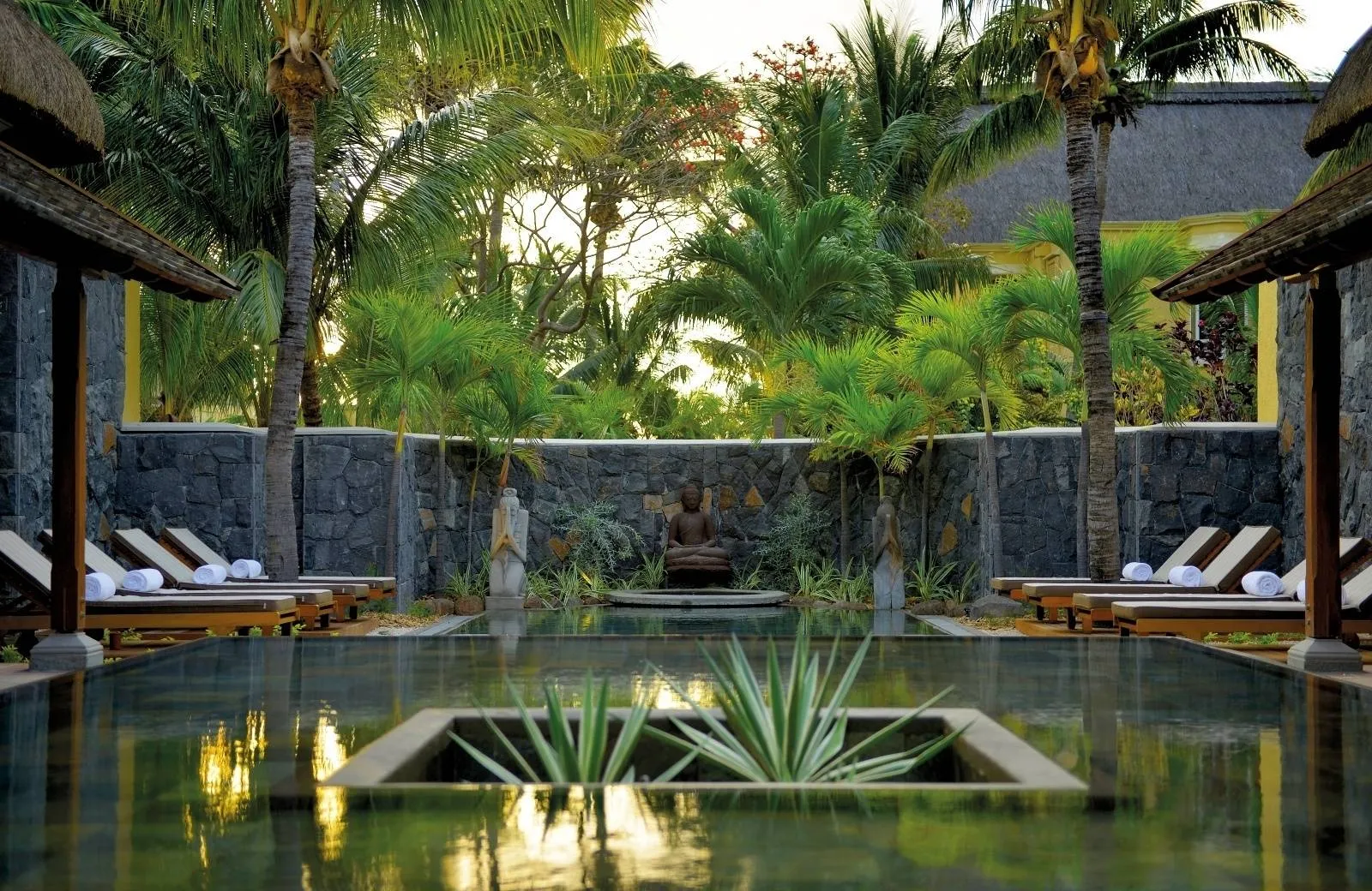 Paradis Beachcomber Golf Resort & Spa 5*