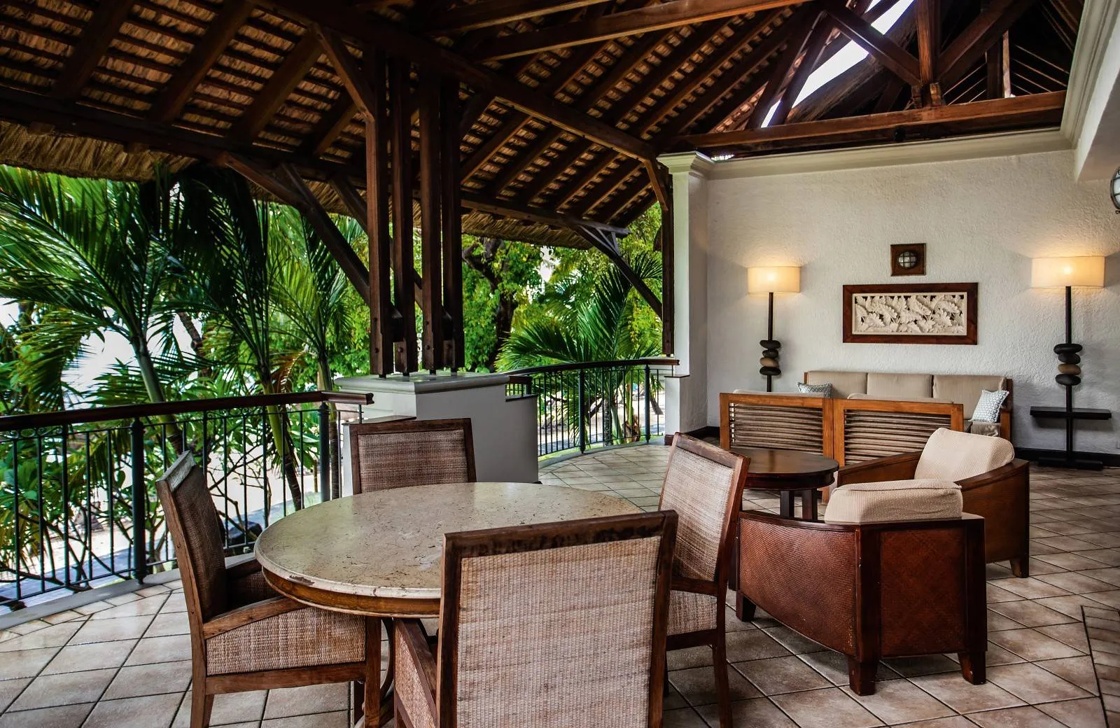 Paradis Beachcomber Golf Resort & Spa 5*