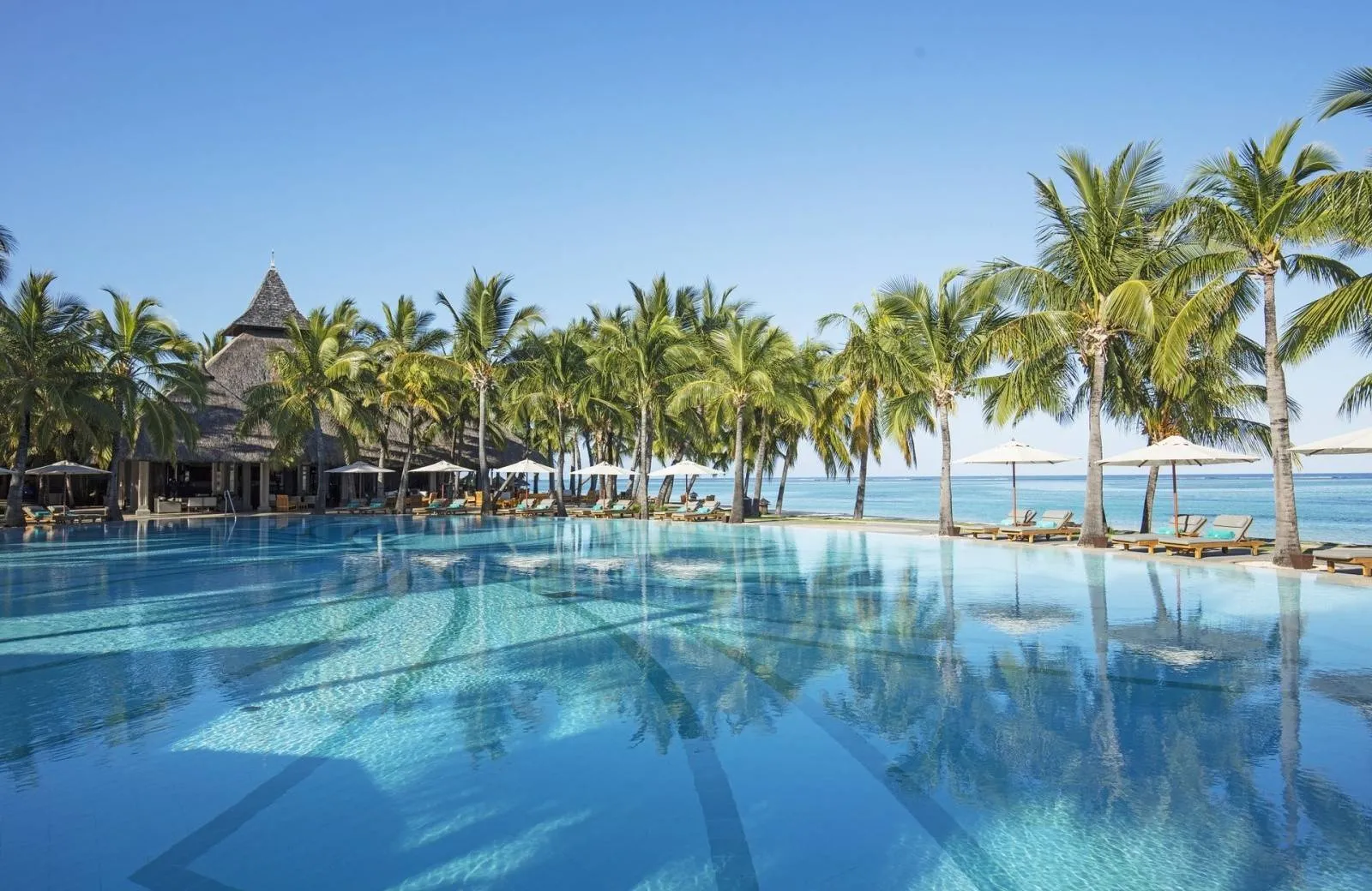 Paradis Beachcomber Golf Resort & Spa 5*