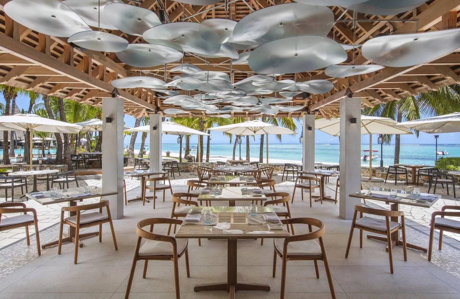 Paradis Beachcomber Golf Resort & Spa 5*