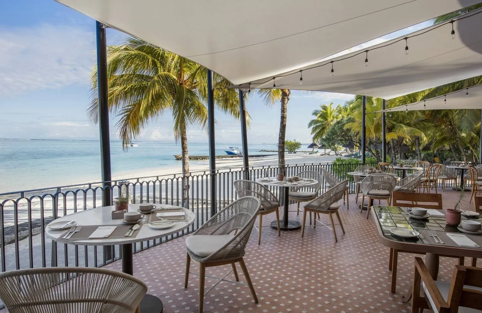 Paradis Beachcomber Golf Resort & Spa 5*