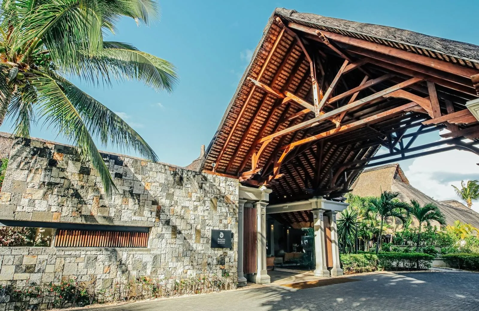 Paradis Beachcomber Golf Resort & Spa 5*