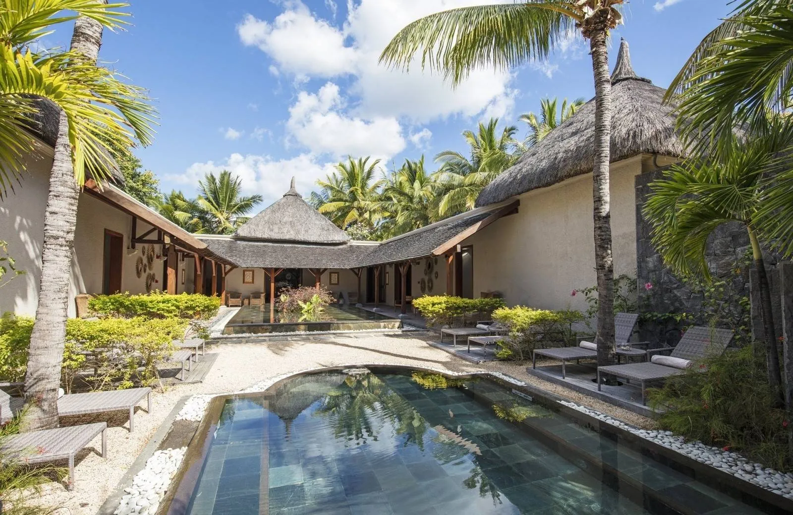 Paradis Beachcomber Golf Resort & Spa 5*