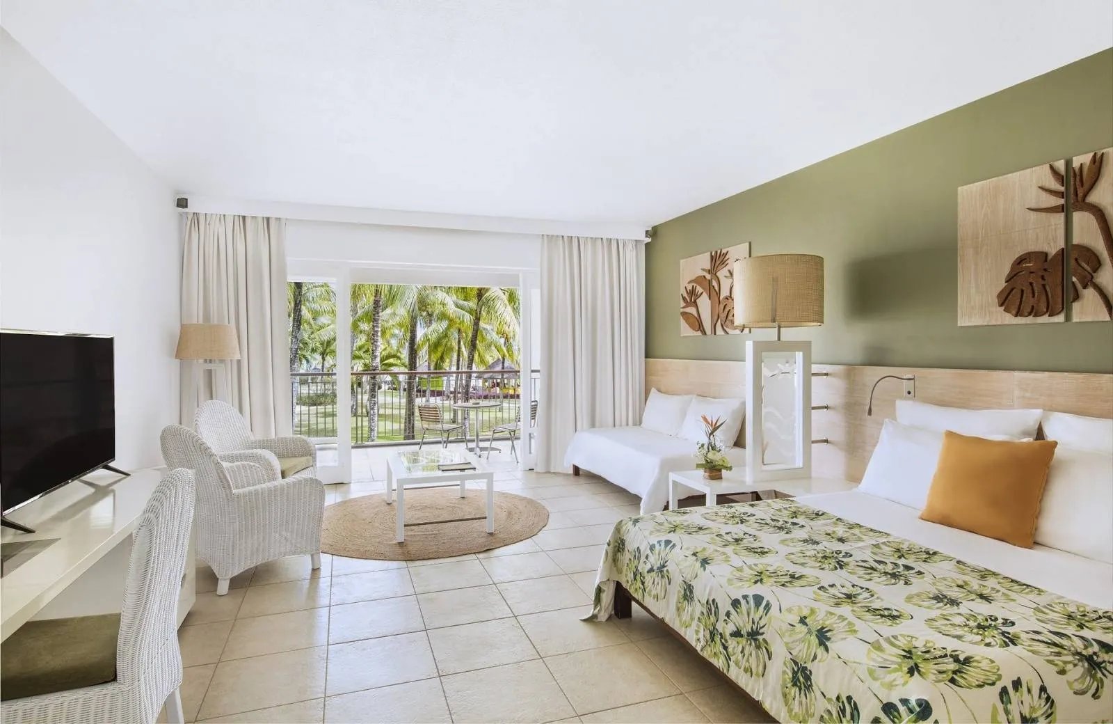 Victoria Beachcomber Resort & Spa 4*