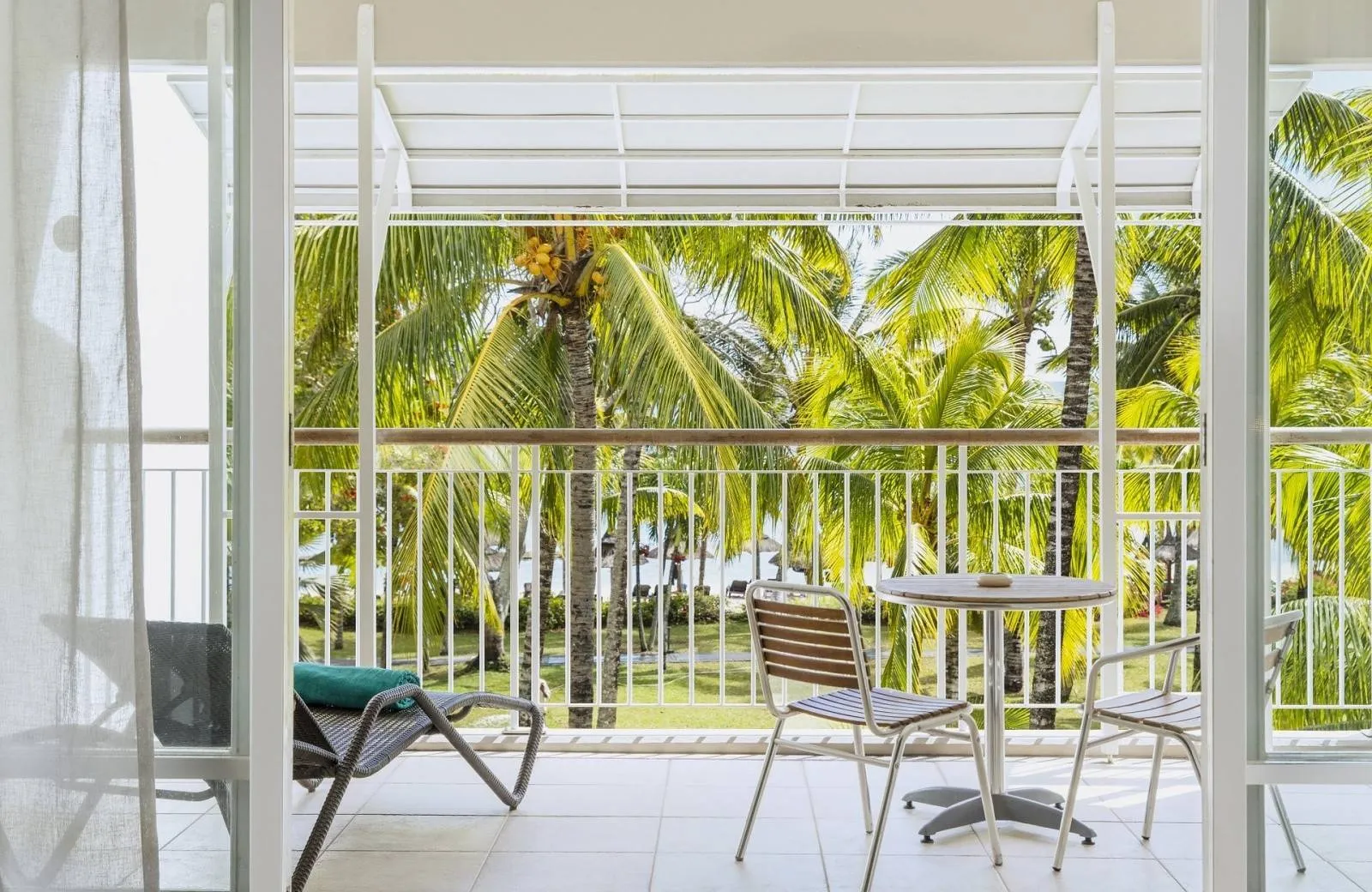 Victoria Beachcomber Resort & Spa 4*