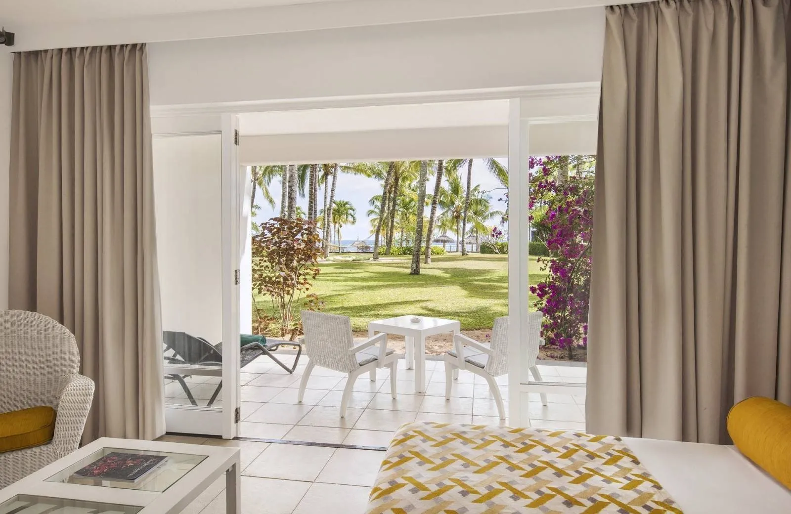 Victoria Beachcomber Resort & Spa 4*