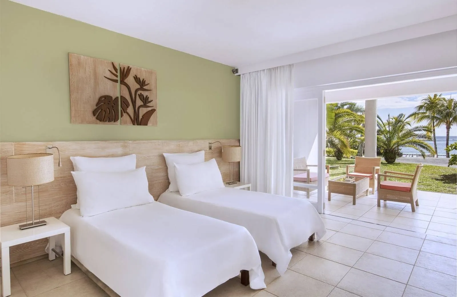 Victoria Beachcomber Resort & Spa 4*