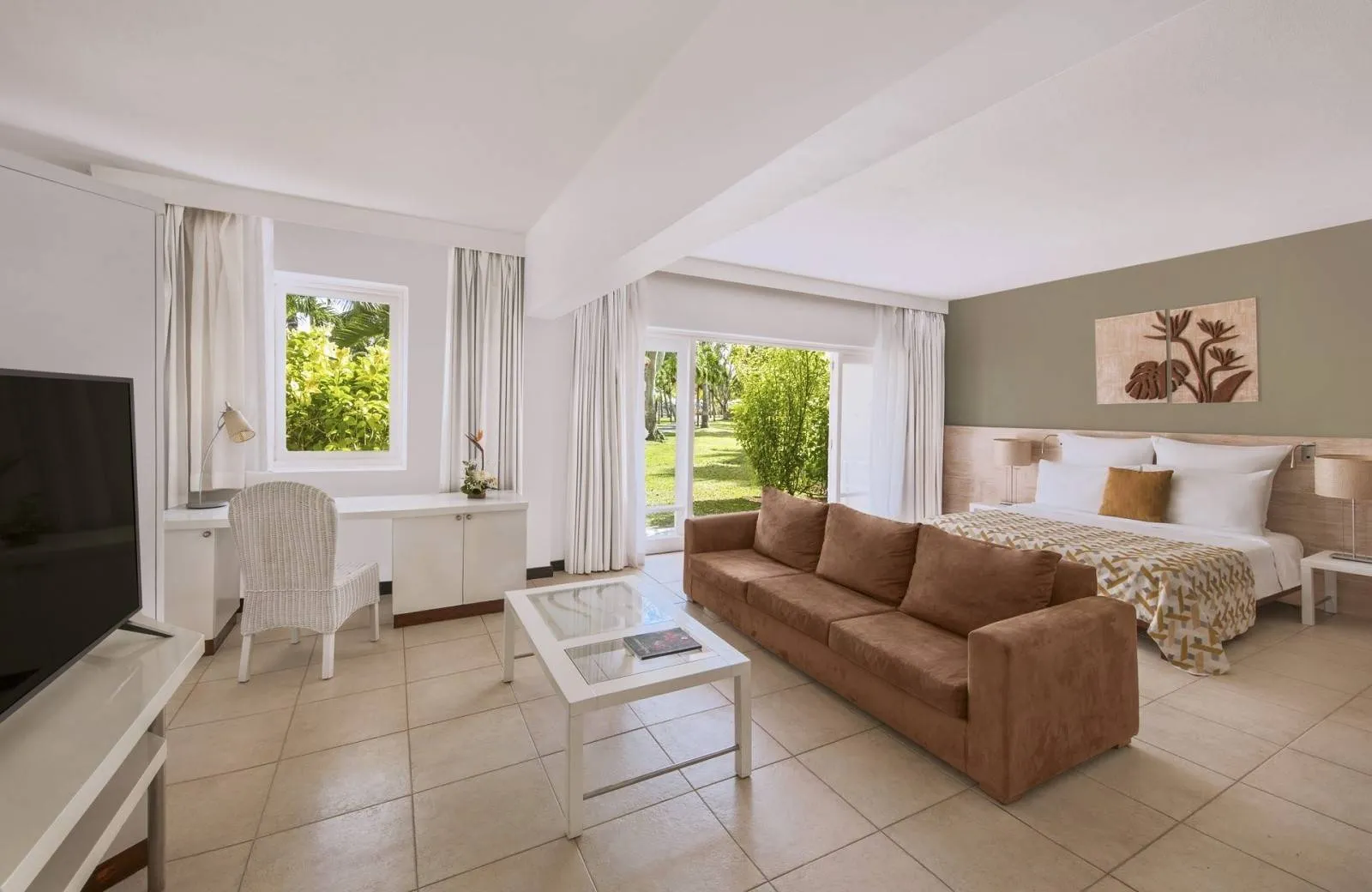 Victoria Beachcomber Resort & Spa 4*