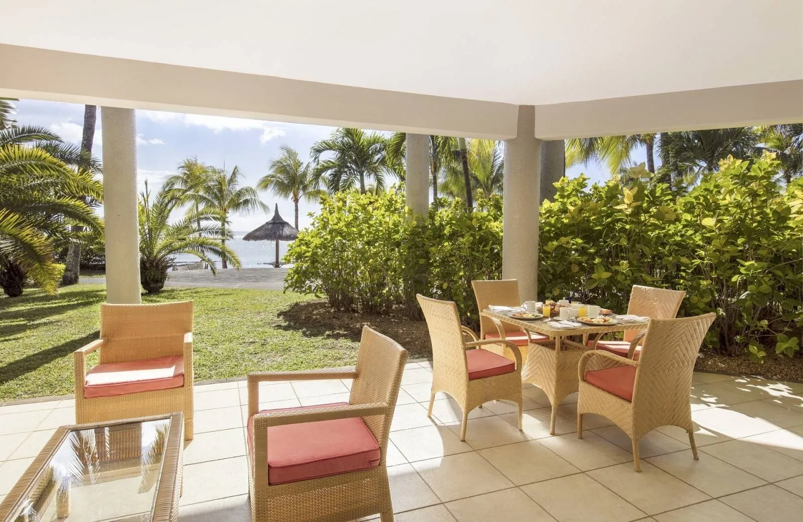 Victoria Beachcomber Resort & Spa 4*