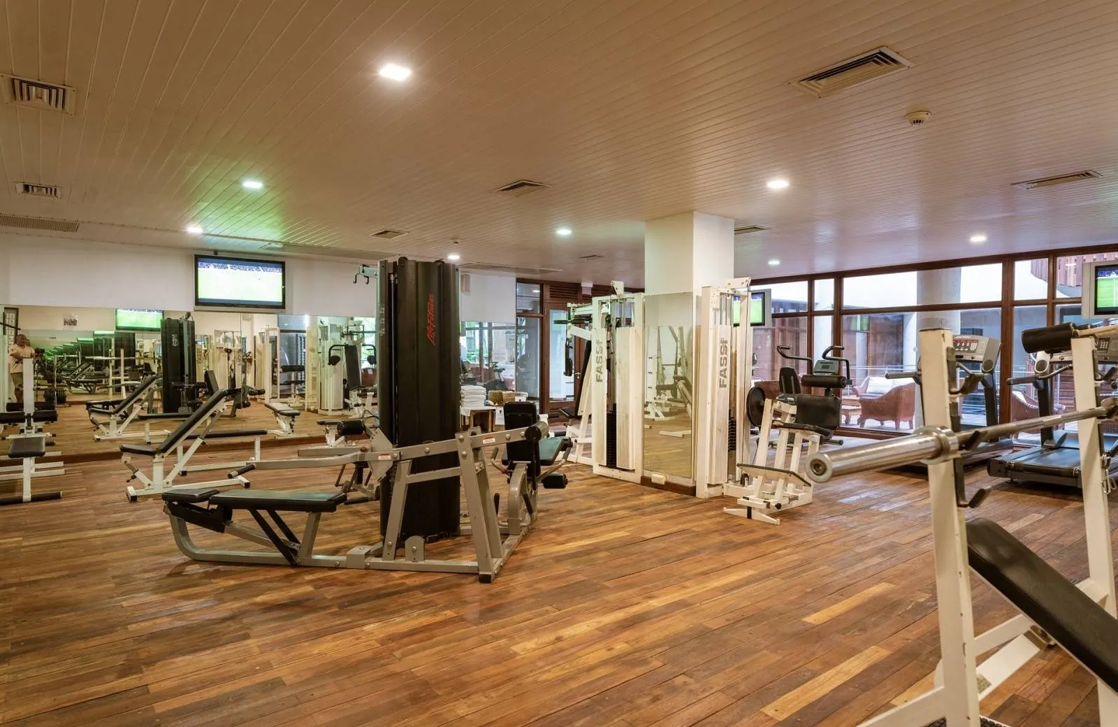 Victoria Beachcomber Resort & Spa 4*