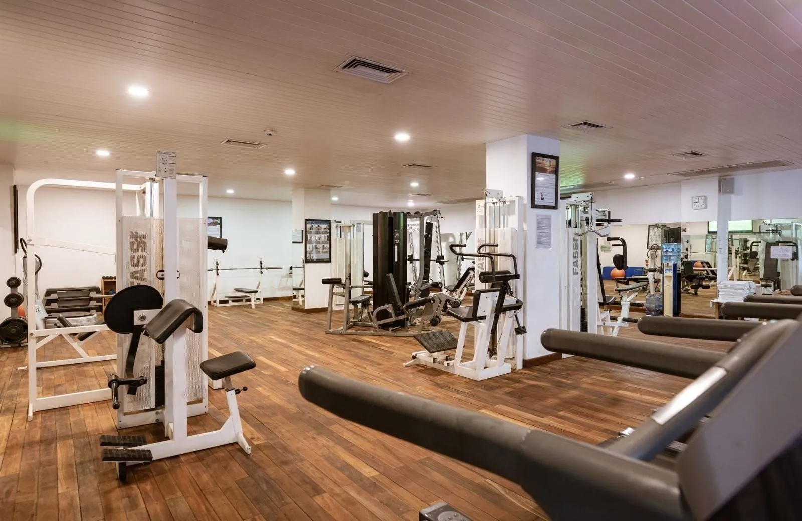 Victoria Beachcomber Resort & Spa 4*