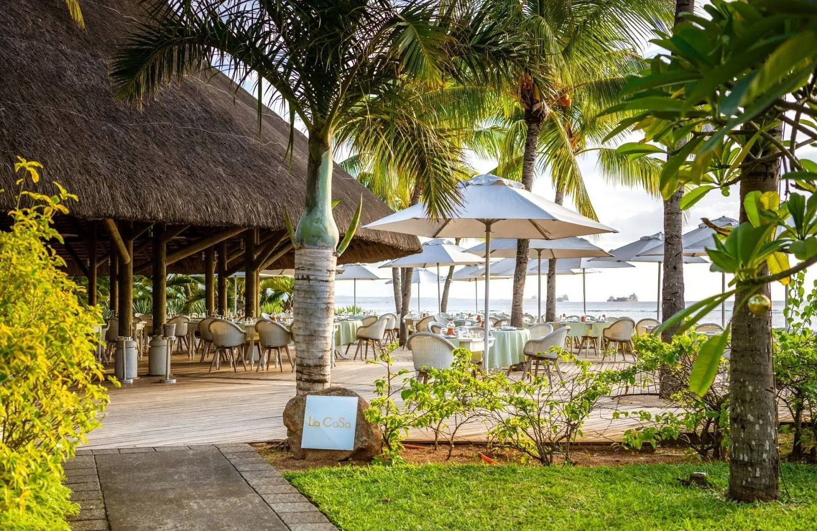 Victoria Beachcomber Resort & Spa 4*