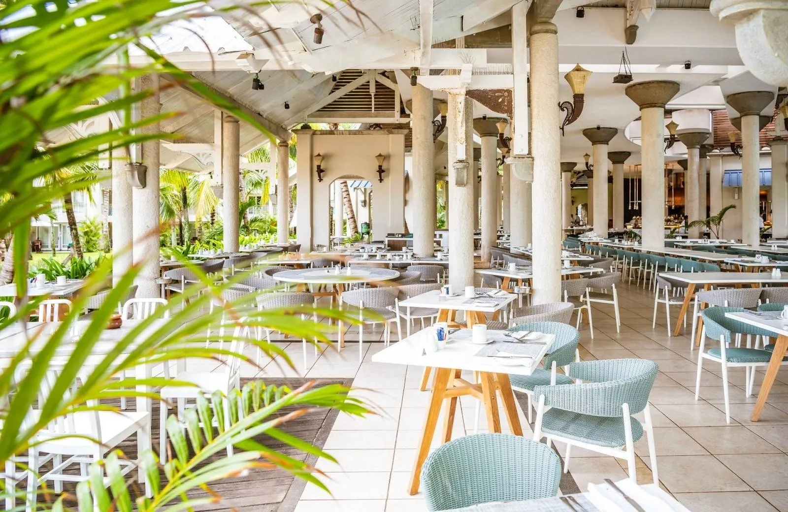 Victoria Beachcomber Resort & Spa 4*