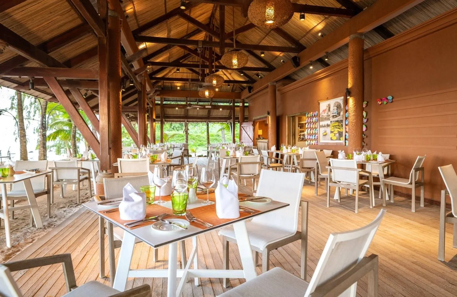 Victoria Beachcomber Resort & Spa 4*