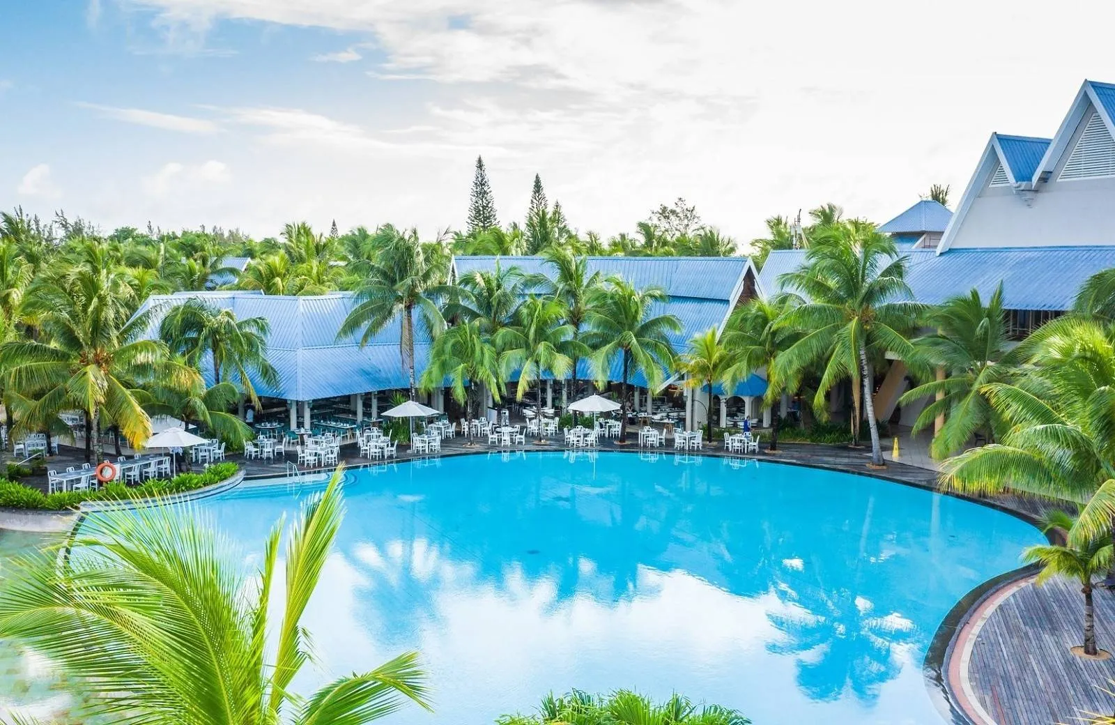 Victoria Beachcomber Resort & Spa 4*