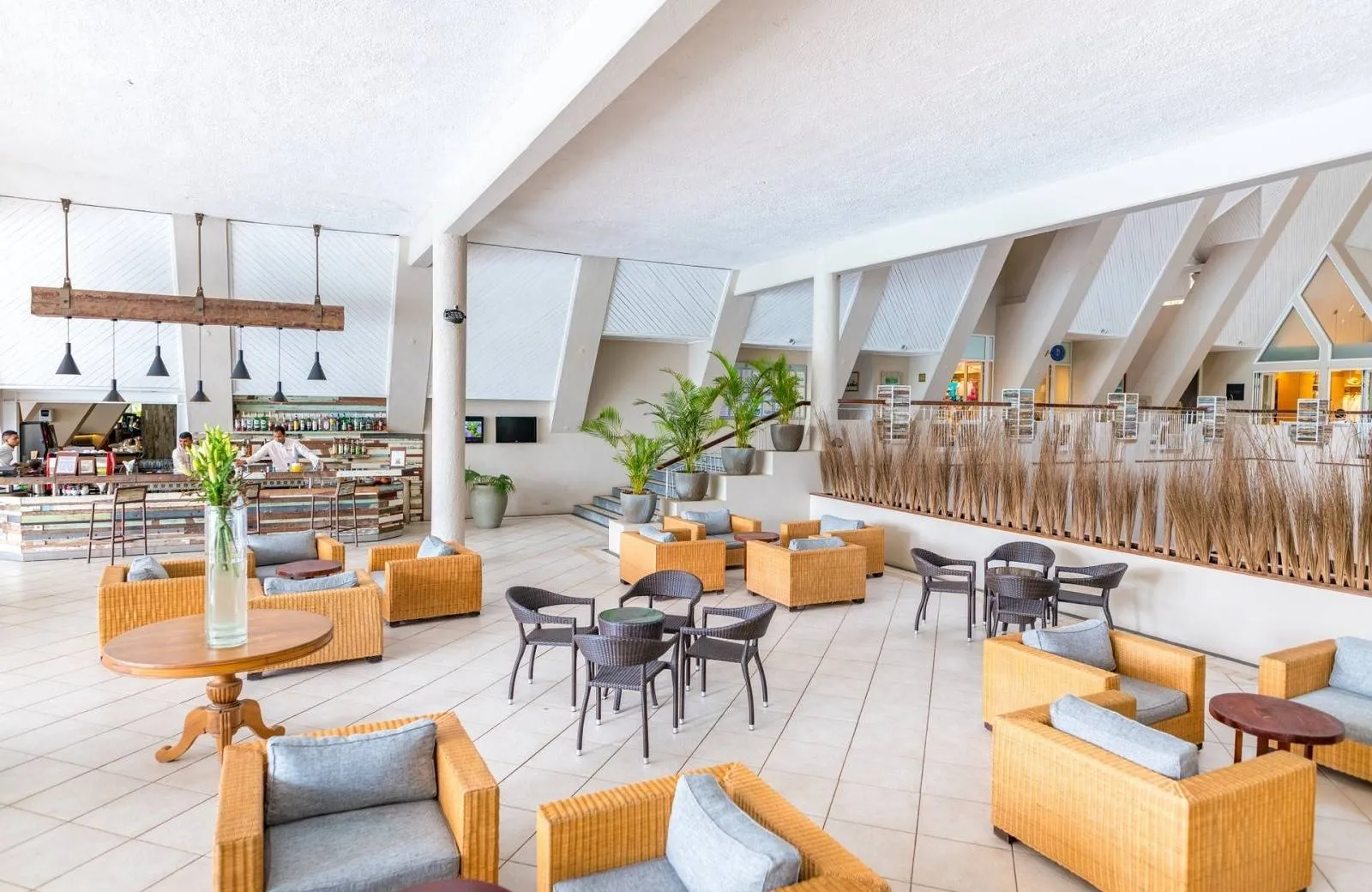 Victoria Beachcomber Resort & Spa 4*