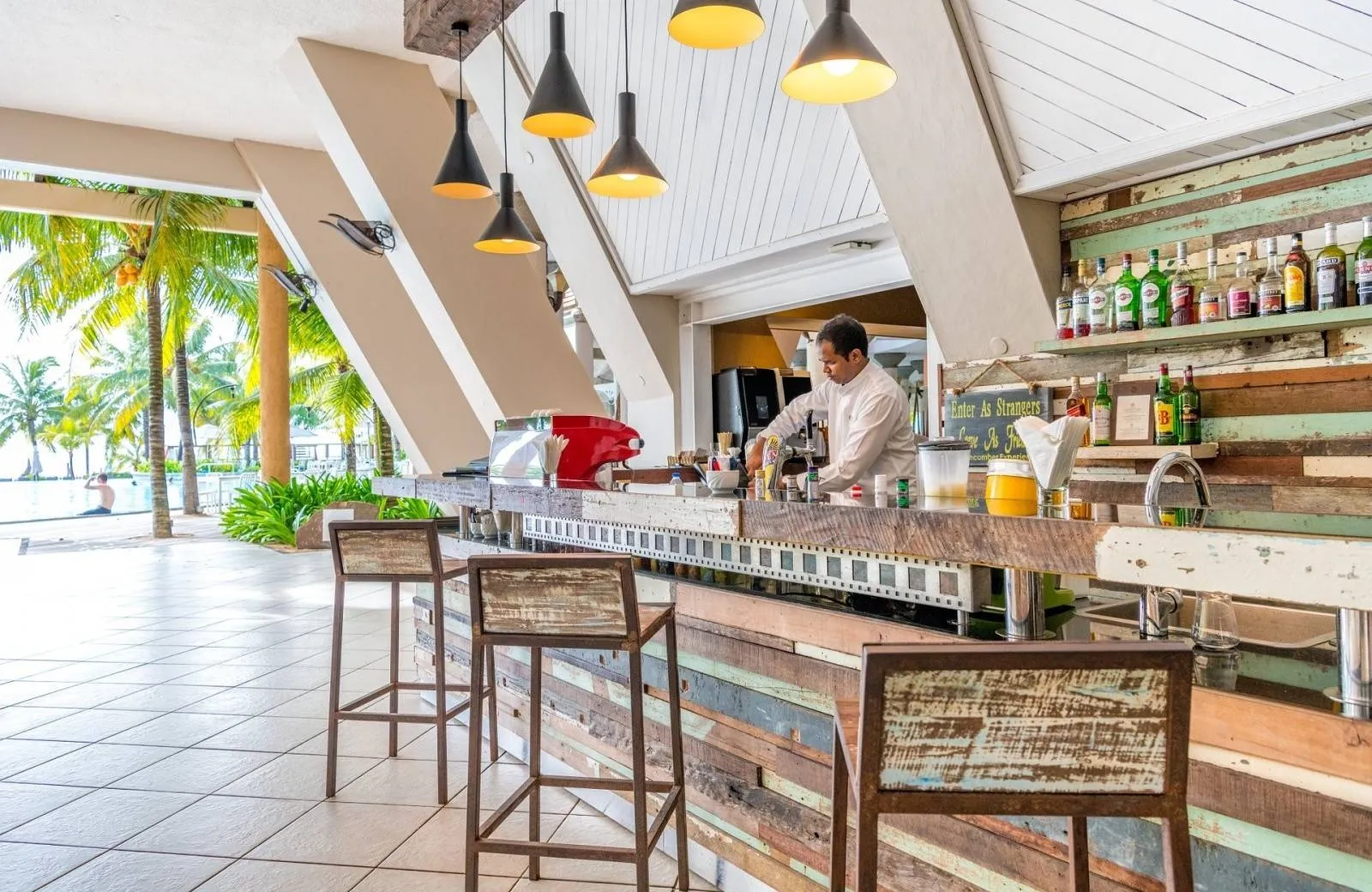 Victoria Beachcomber Resort & Spa 4*