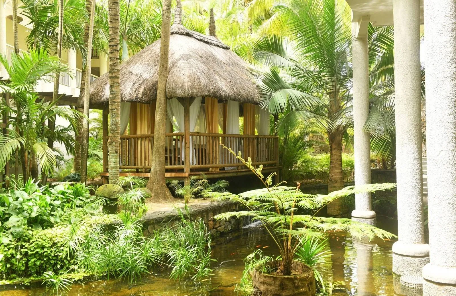 Victoria Beachcomber Resort & Spa 4*