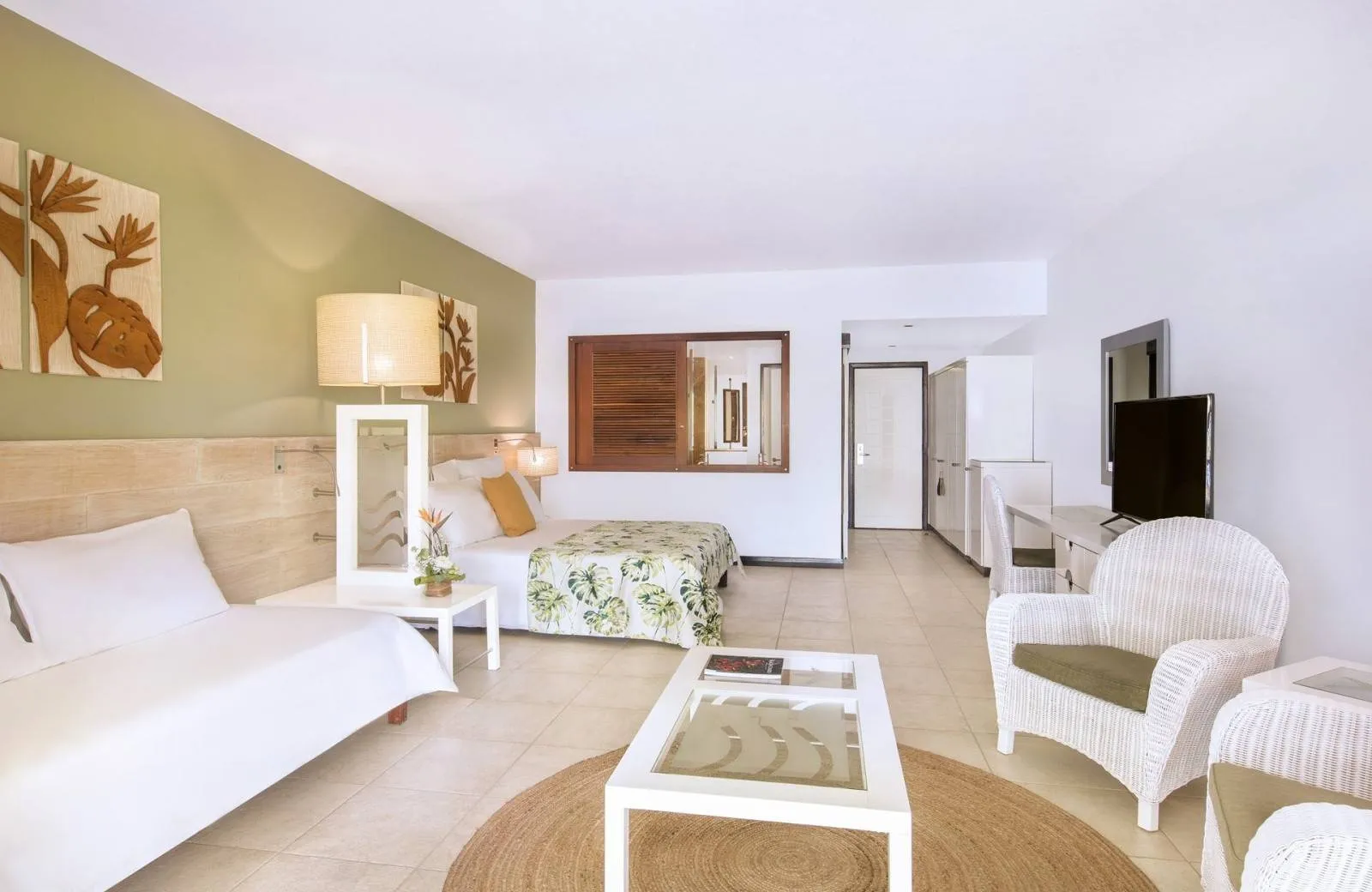 Victoria Beachcomber Resort & Spa 4*