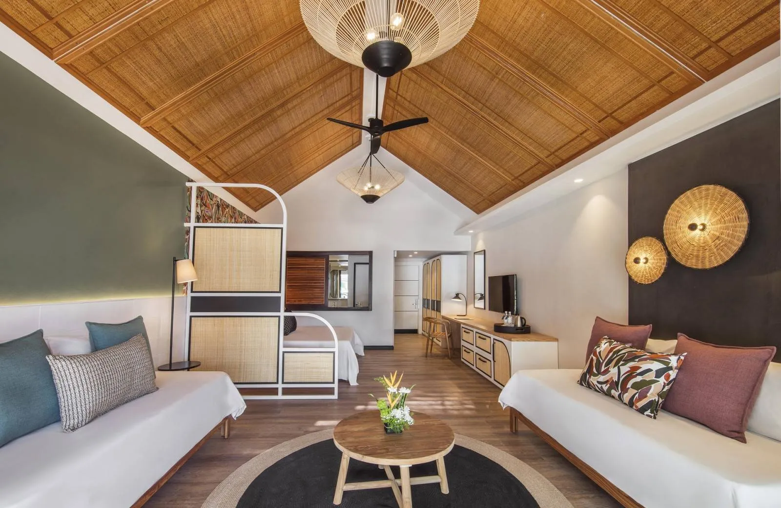 Victoria Beachcomber Resort & Spa 4*