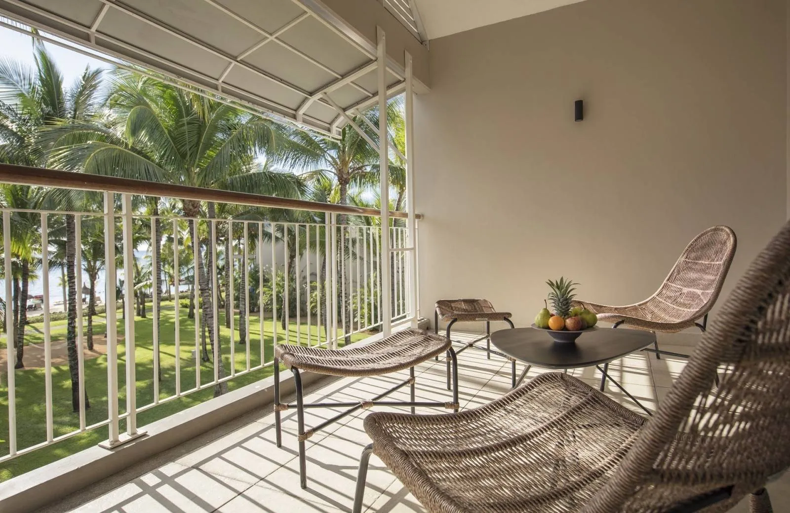 Victoria Beachcomber Resort & Spa 4*