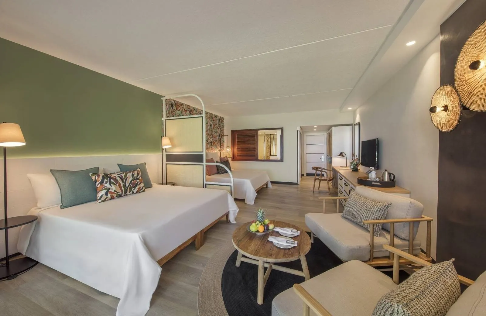 Victoria Beachcomber Resort & Spa 4*