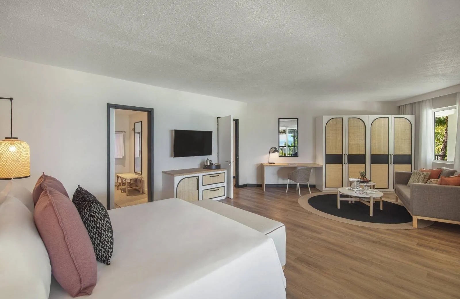 Victoria Beachcomber Resort & Spa 4*