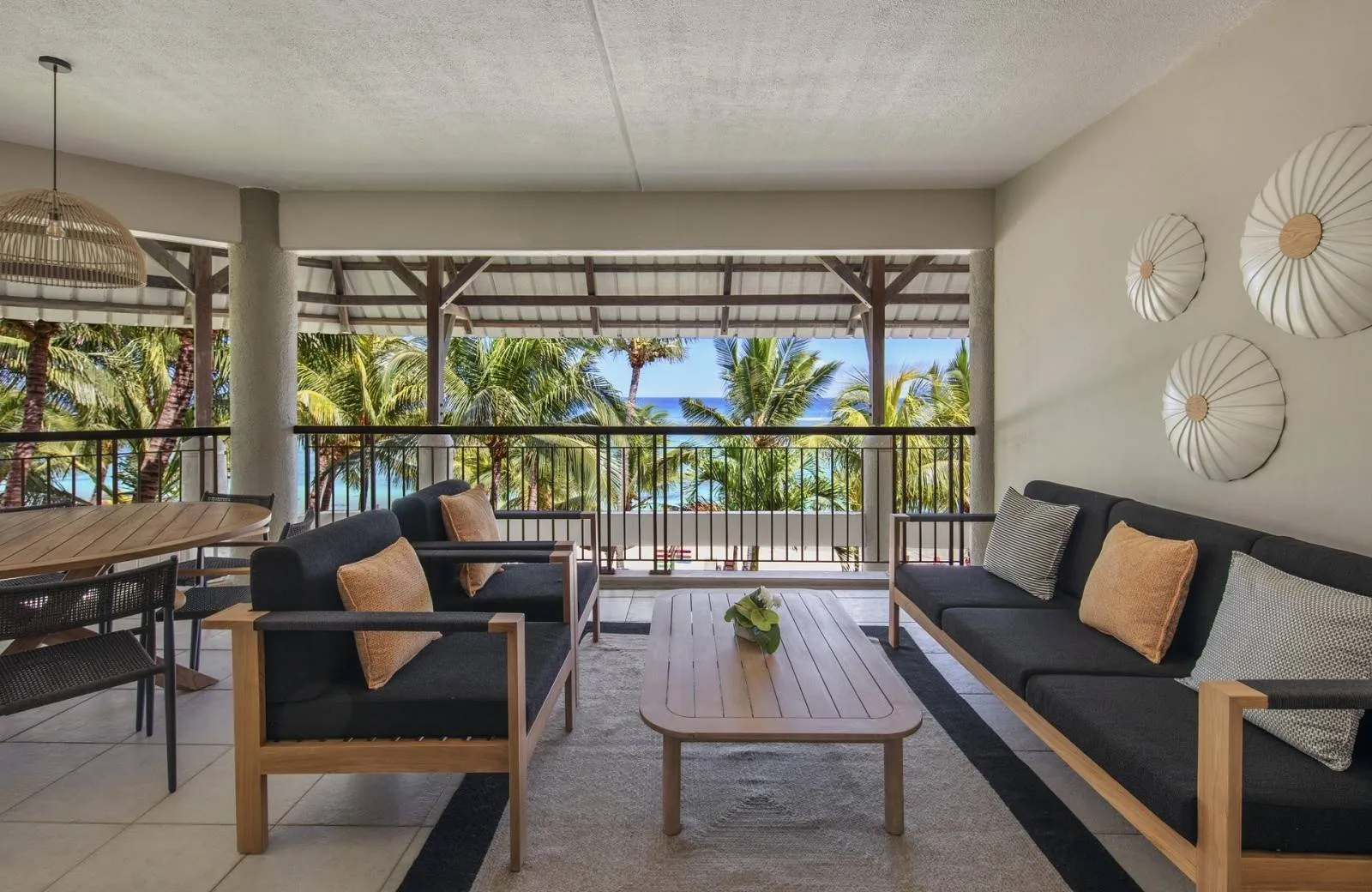 Victoria Beachcomber Resort & Spa 4*