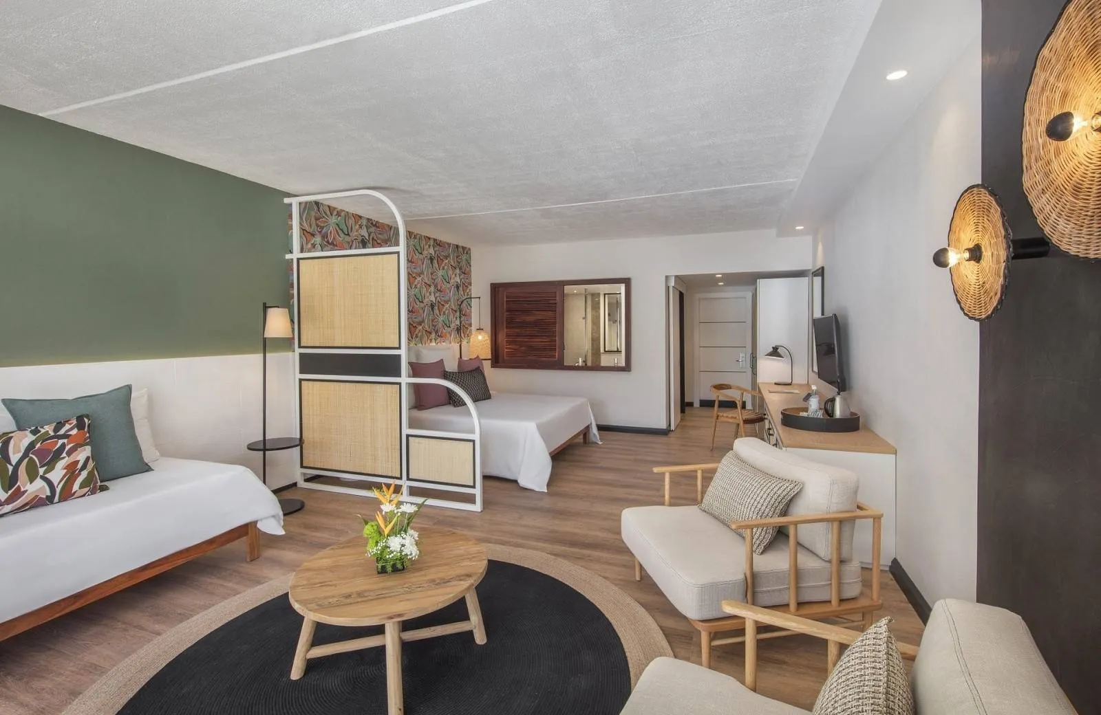 Victoria Beachcomber Resort & Spa 4*