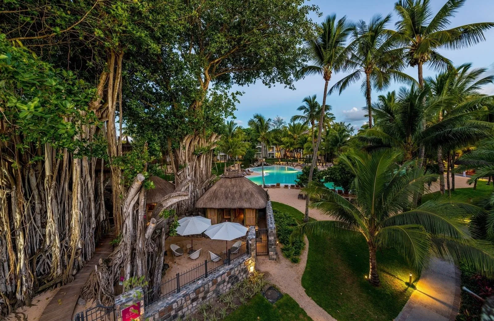 Canonnier Beachcomber Golf Resort & Spa 4*