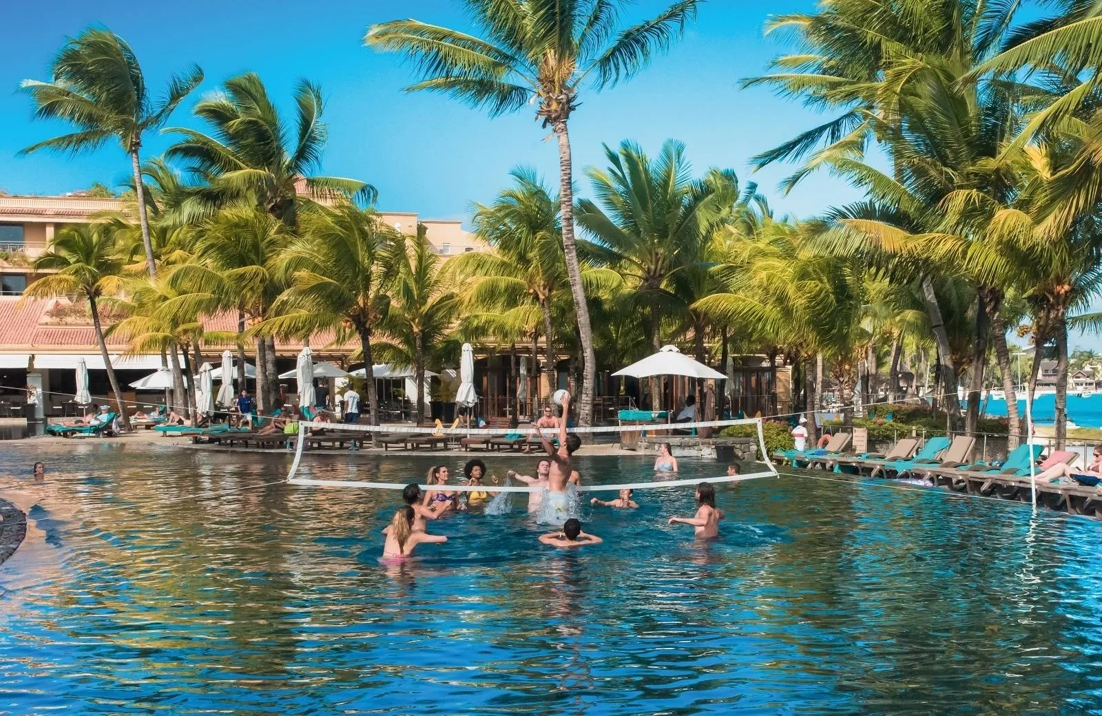 Mauricia Beachcomber Resort & Spa 4*