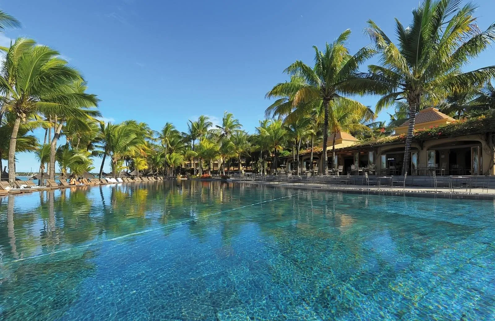 Mauricia Beachcomber Resort & Spa 4*