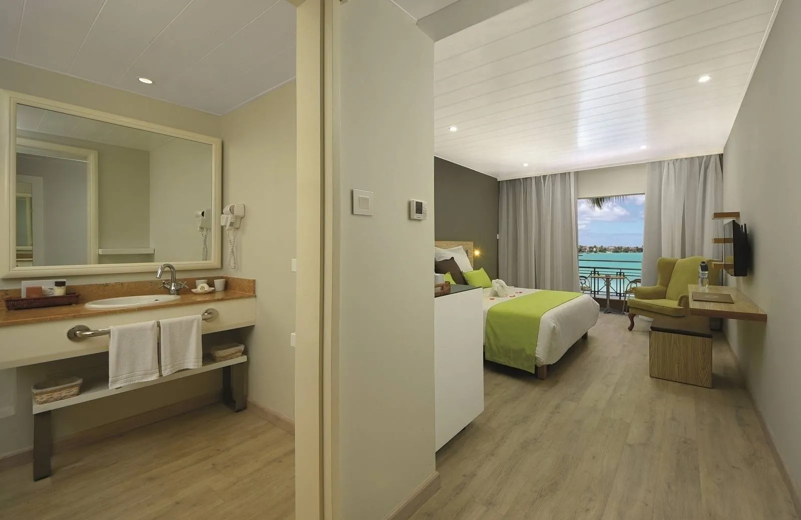 Mauricia Beachcomber Resort & Spa 4*