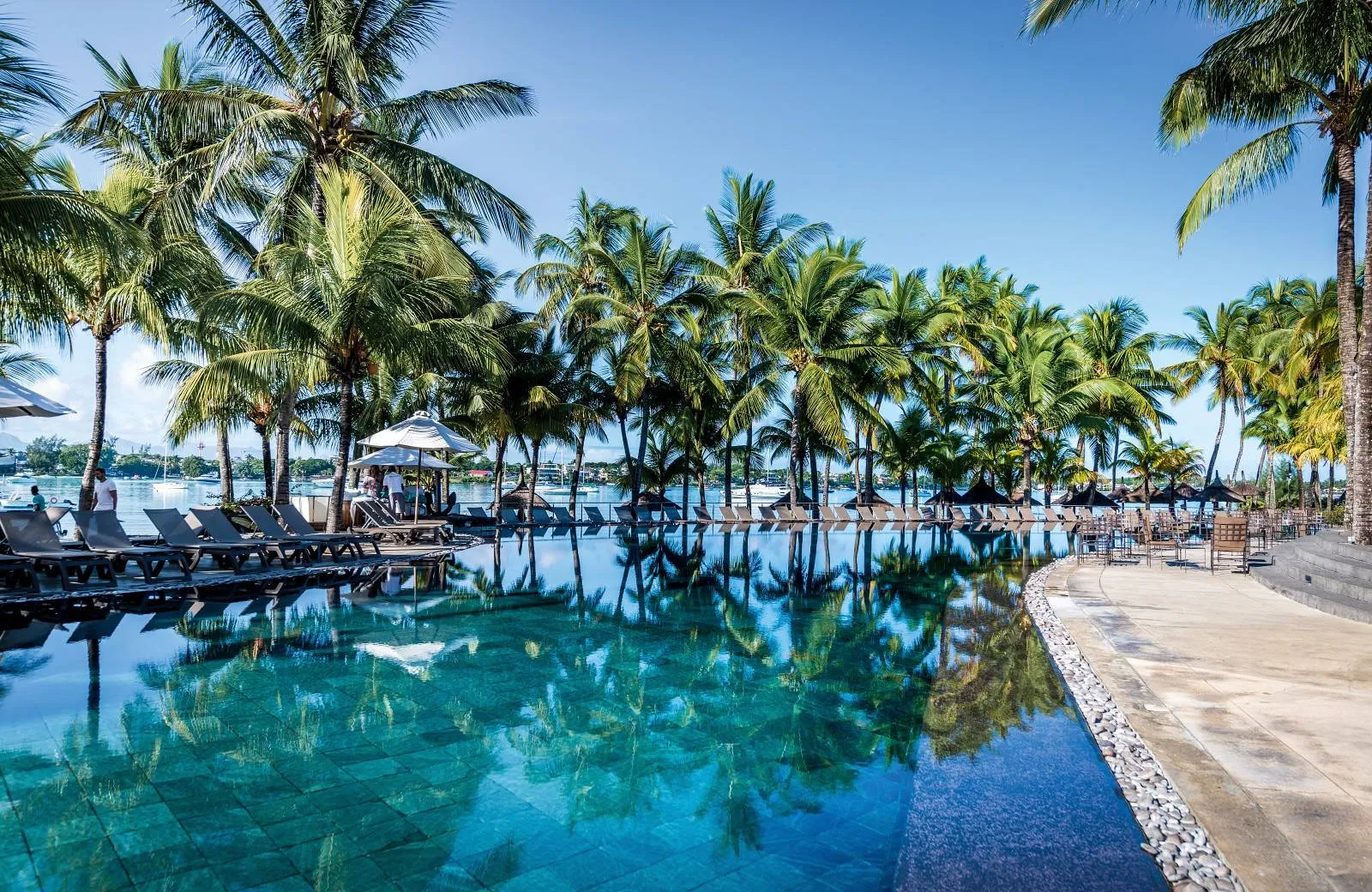 Mauricia Beachcomber Resort & Spa 4*