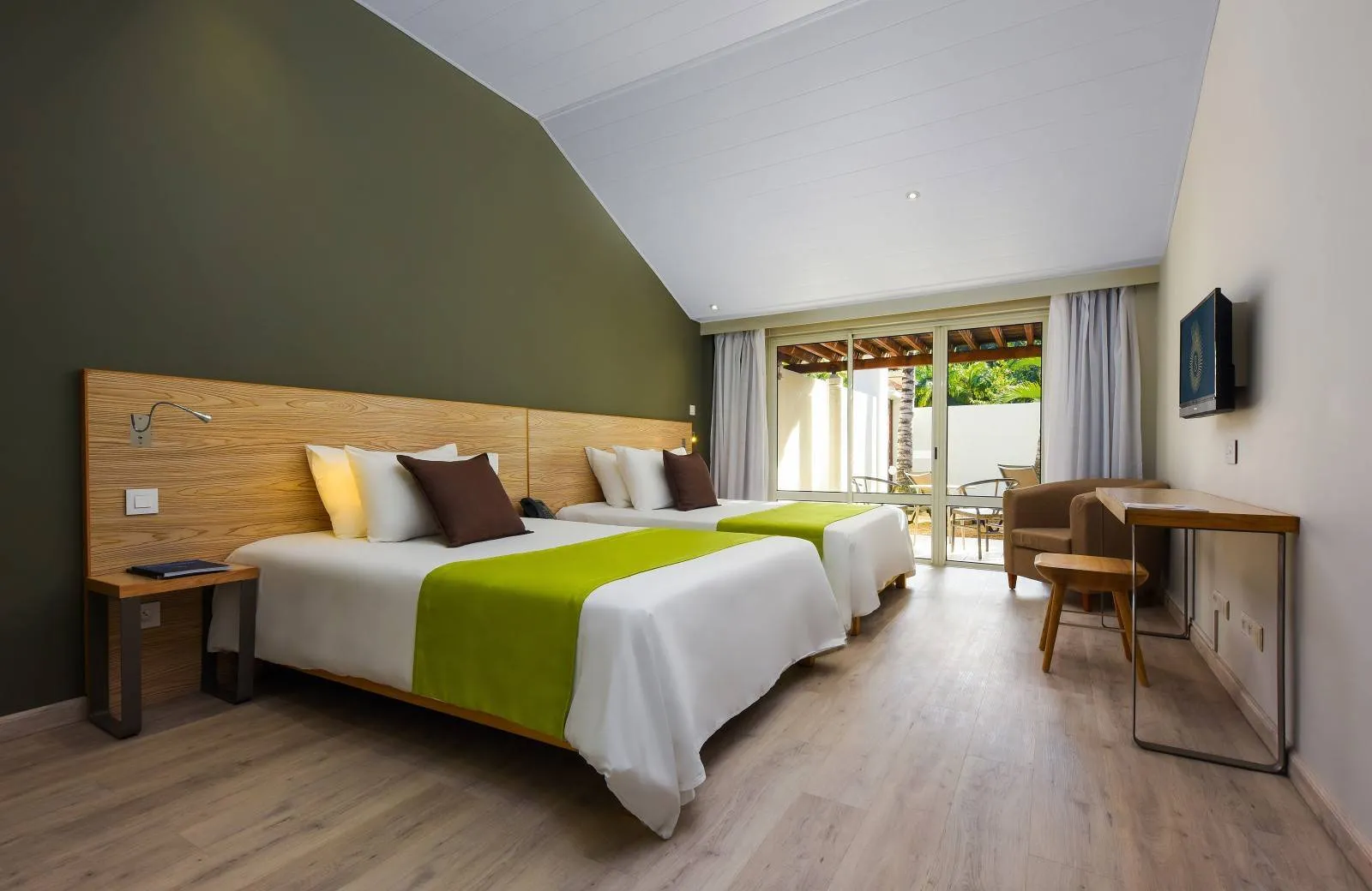 Mauricia Beachcomber Resort & Spa 4*