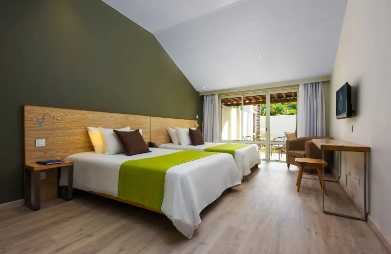 Mauricia Beachcomber Resort & Spa 4*