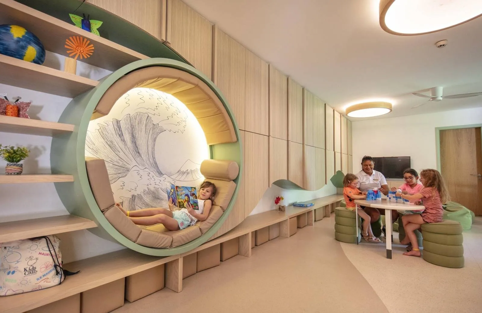 Mauricia Beachcomber Resort & Spa 4*