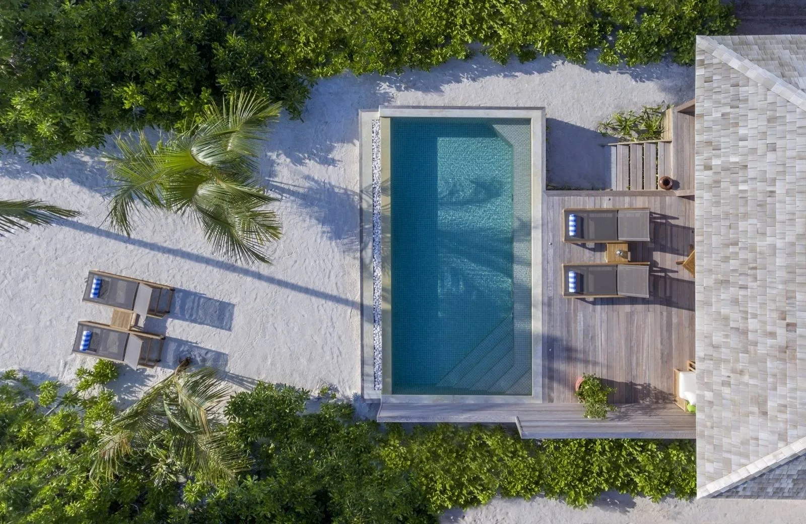 Hurawalhi Island Resort 5*